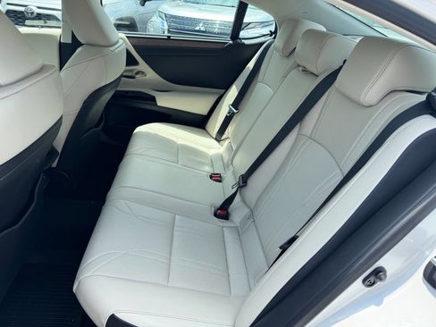 Used 2024 Lexus ES 300h Ultra Luxury w/ Accessory Package (Z2) FWD image 17