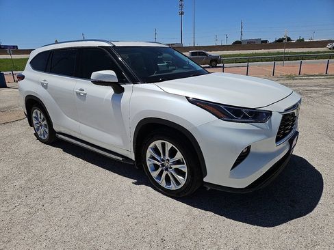 Used 2021 Toyota Highlander Limited AWD/4WD image 10