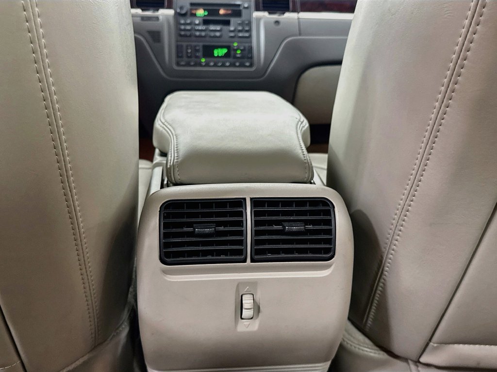 Used 2007 Lincoln Town Car Signature Limited RWD image 27