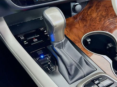 Used 2018 Lexus RX 450hL Premium image 17