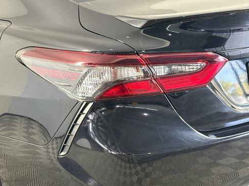 Used 2021 Toyota Camry SE FWD image 36