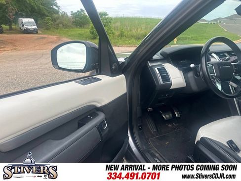 Used 2021 Land Rover Discovery S R-Dynamic AWD/4WD image 10