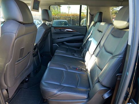 Used 2020 Cadillac Escalade ESV Luxury image 26