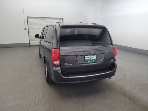 Used 2019 Dodge Grand Caravan SXT image 6