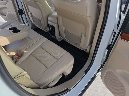 Used 2013 Jeep Grand Cherokee Limited w/ Luxury Group II image 17