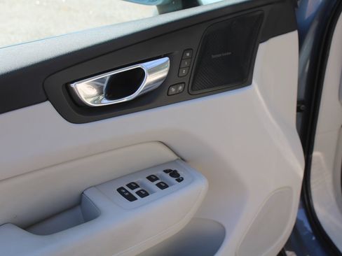Used 2022 Volvo XC60 B5 Inscription w/ Advanced Package FWD image 19