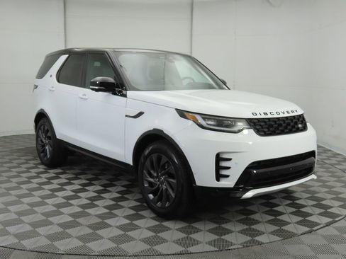 Used 2024 Land Rover Discovery Dynamic SE image 3