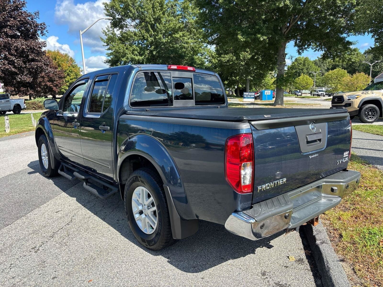 Used 2021 Nissan Frontier SV AWD/4WD image 3