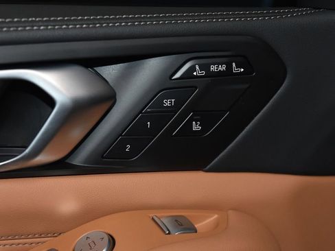 Certified 2025 BMW X7 xDrive40i image 5