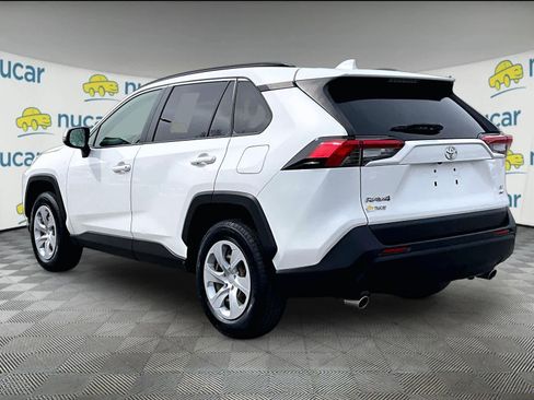 Used 2019 Toyota RAV4 LE image 4