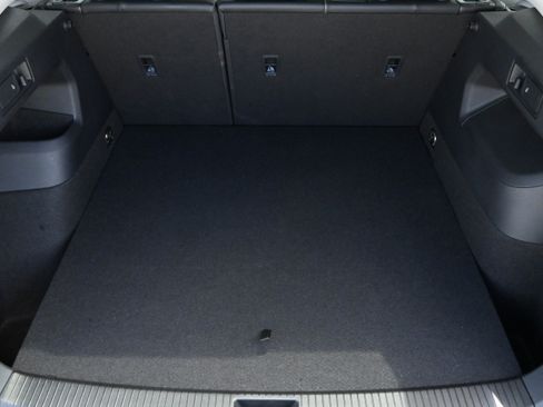 Used 2025 Volkswagen Tiguan SE FWD image 26