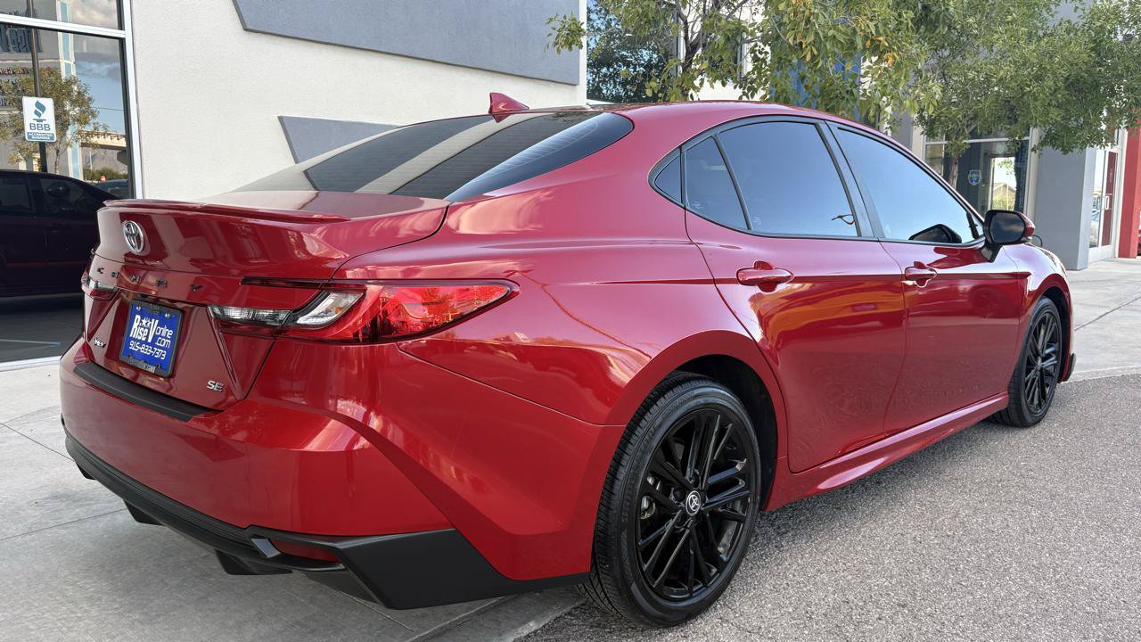 Used 2025 Toyota Camry SE w/ Convenience Package FWD image 5