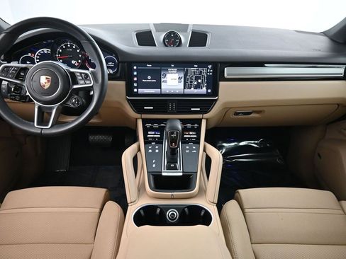 Certified 2022 Porsche Cayenne Platinum Edition image 6