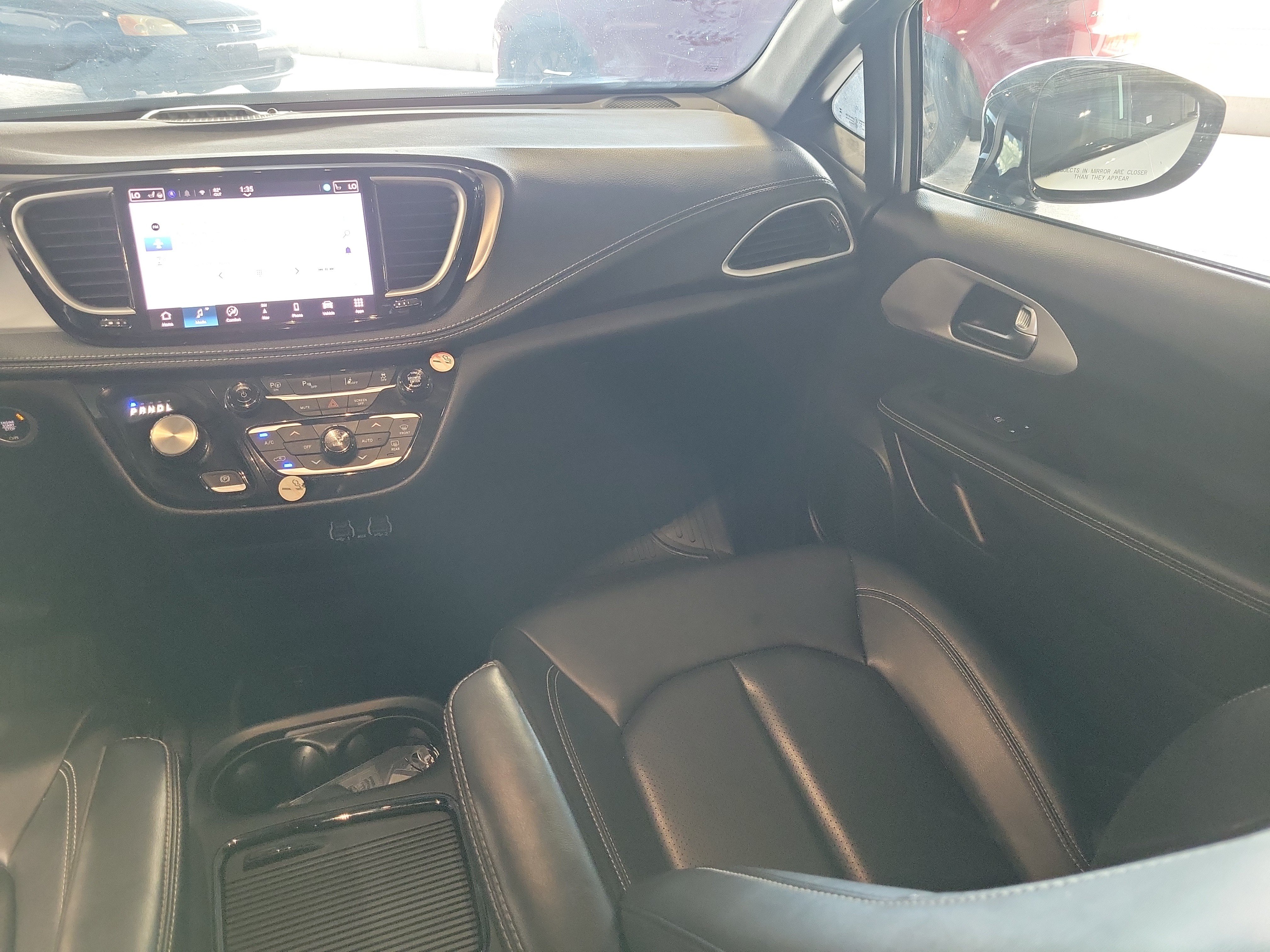 Used 2024 Chrysler Pacifica Limited FWD image 21