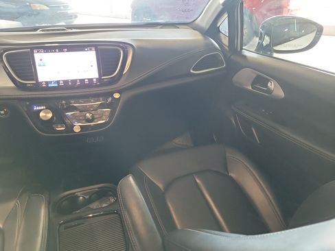 Used 2024 Chrysler Pacifica Limited FWD image 21