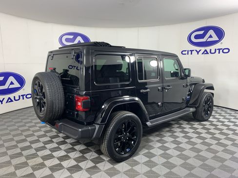 Used 2023 Jeep Wrangler Unlimited Sahara w/ Cold Weather Group AWD/4WD image 3
