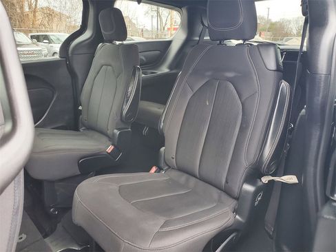 Used 2019 Chrysler Pacifica Touring Plus w/ S Appearance Package image 27