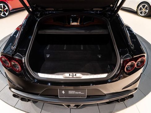 Used 2018 Ferrari GTC4Lusso AWD/4WD image 23