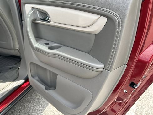 Used 2016 Chevrolet Traverse LT image 13