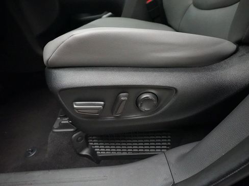 Used 2023 Toyota Sienna XLE FWD image 30