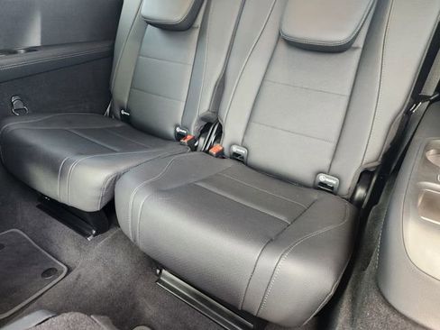 Used 2025 Mercedes-Benz GLS 450 4MATIC image 31