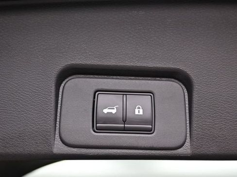 Used 2025 Nissan Rogue SV FWD image 22