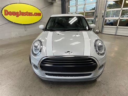 Used 2021 MINI Cooper 4-Door Hardtop w/ Premium Package FWD image 8