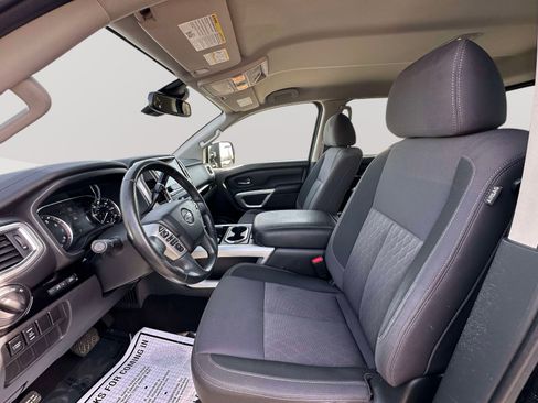 Used 2020 Nissan Titan SV w/ SV Convenience Package image 21