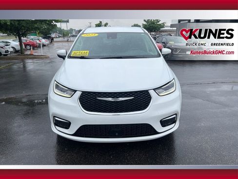 Used 2023 Chrysler Pacifica Touring-L FWD image 13