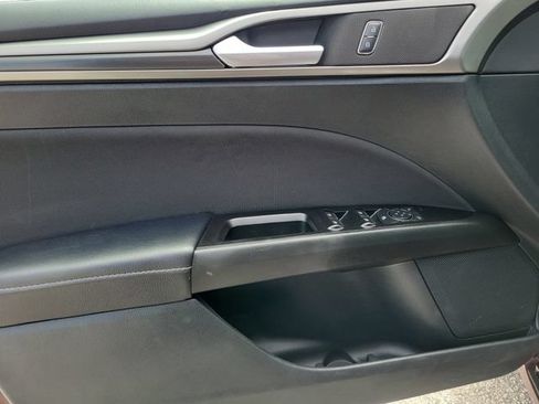 Used 2017 Ford Fusion SE w/ Equipment Group 201A AWD/4WD image 22