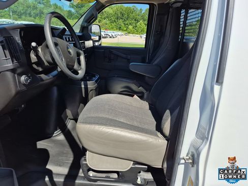 Certified 2024 Chevrolet Express 2500 w/ Driver Convenience Package RWD image 9