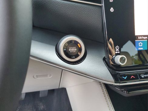 New 2025 Jeep Wagoneer L Series III w/ 8-pass Seating Package image 24