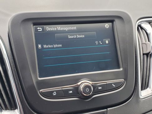 Used 2017 Chevrolet Malibu LT FWD image 20