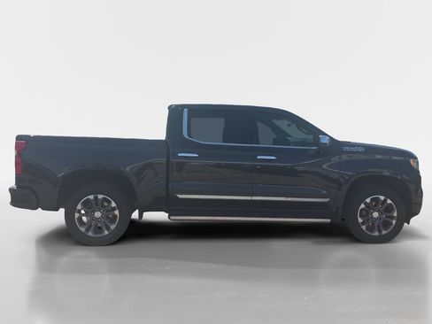Used 2023 Chevrolet Silverado 1500 High Country w/ Technology Package AWD/4WD image 7