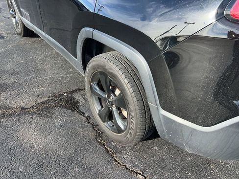 Certified 2020 Jeep Cherokee Latitude Plus image 7