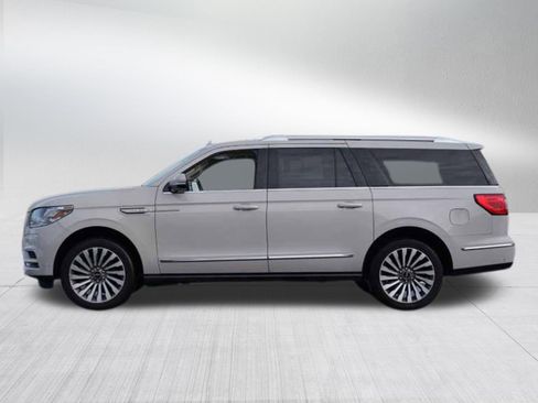 Used 2021 Lincoln Navigator L Reserve image 2