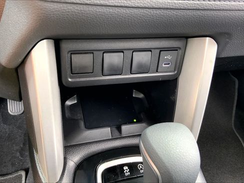 Used 2025 Toyota Corolla Cross LE FWD image 33