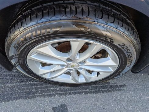 Used 2017 Chevrolet Malibu LT image 12