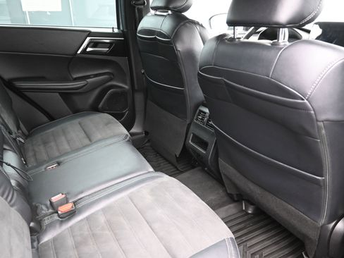Used 2023 Mitsubishi Outlander SE AWD/4WD image 24