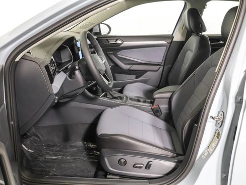 Used 2026 Volkswagen Jetta SE FWD image 6