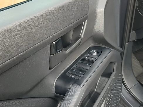 Used 2025 Toyota Tacoma SR5 image 7