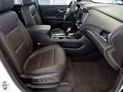 Used 2023 Chevrolet Traverse High Country image 31