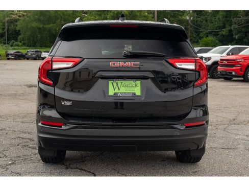 Used 2023 GMC Terrain SLE w/ Driver Convenience Package FWD image 7
