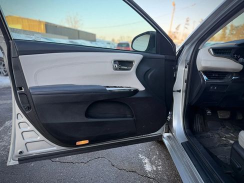 Used 2015 Toyota Avalon XLE FWD image 7