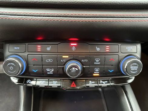 Used 2025 Dodge Durango GT AWD/4WD image 19