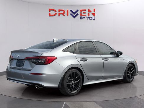 Used 2023 Honda Civic Sport image 5