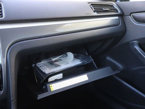 Used 2018 Volkswagen Passat 2.0T R-Line image 37