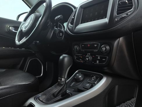 Used 2019 Jeep Compass Latitude w/ Cold Weather Group image 33