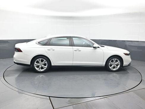 Certified 2023 Honda Accord LX image 8