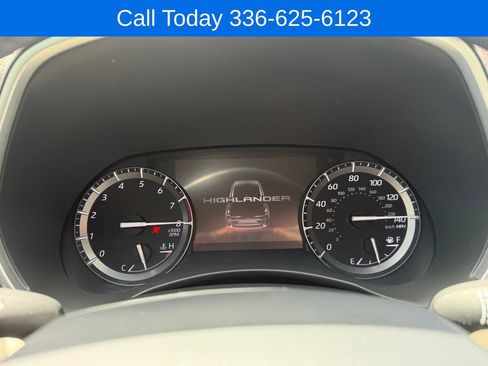 Used 2020 Toyota Highlander XLE FWD image 21